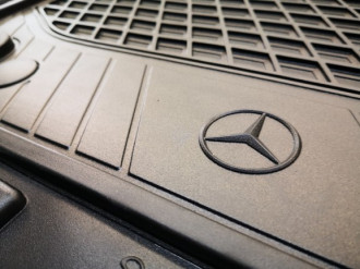 Килимки гумові передні чорні Mercedes C W205
