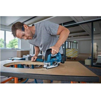 Лобзик акумуляторний BOSCH GST 18V-155 BC