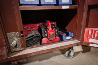 Зарядний пристрій PАCKOUT MILWAUKEE, M18 PC6 (для 6 ак. М18)