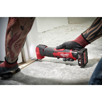 Акумуляторний компактний багатофункціональний інструмент (реноватор) MILWAUKEE M12 FUEL FMT-422X, (+ заряд.пристрій, 2 акум., Кл